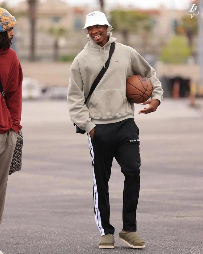 爱游戏关于风云突变密尔沃基雄鹿集结日篮板制胜；法甲版图或变；信心回归；轮换策略成焦点的信息